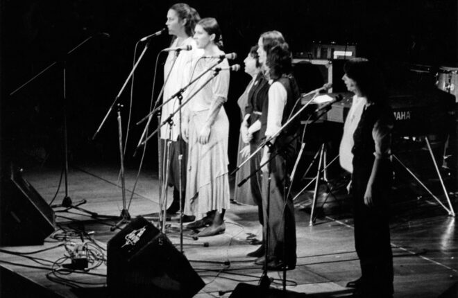 Künstler für den Frieden (Hamburg 12. September 1981,  Audimax, Universität Hamburg Donata Höffer, Eva Mattes, Esther Bejarano und Vokalensemble)