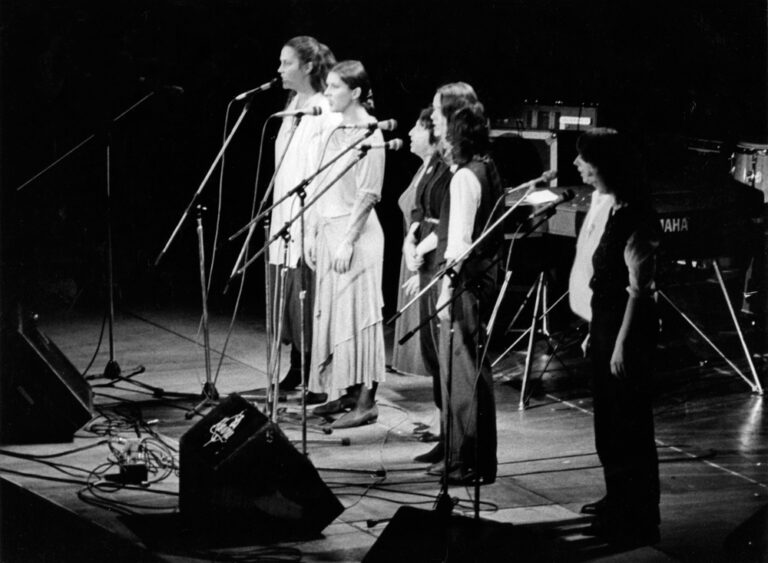 Hamburg 12. September 1981, Audimax, Universität Hamburg Donata Höffer, Eva Mattes, Esther Bejarano und Vokalensemble
