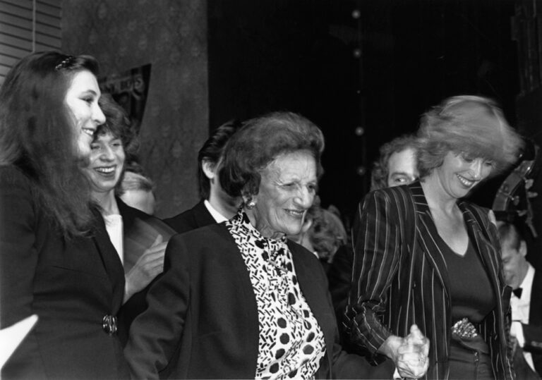 Eva Mattes, Ida Ehre, Irngard Schleier und Ensemble bei der Matinee „Liederreise“, Theatermorgen in den Hamburger Kammerspielen, 27. September 1987